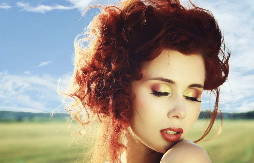 Модный макияж для рыжих фото Модный макияж для рыжих фото