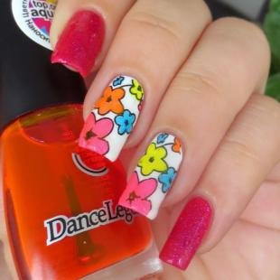 Рисунки акриловыми красками на ногтях, летний маникюр с цветочным дизайном