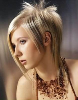 Цвет волос бежевый блондин на короткие волосы, короткая стрижка с асимметрией 